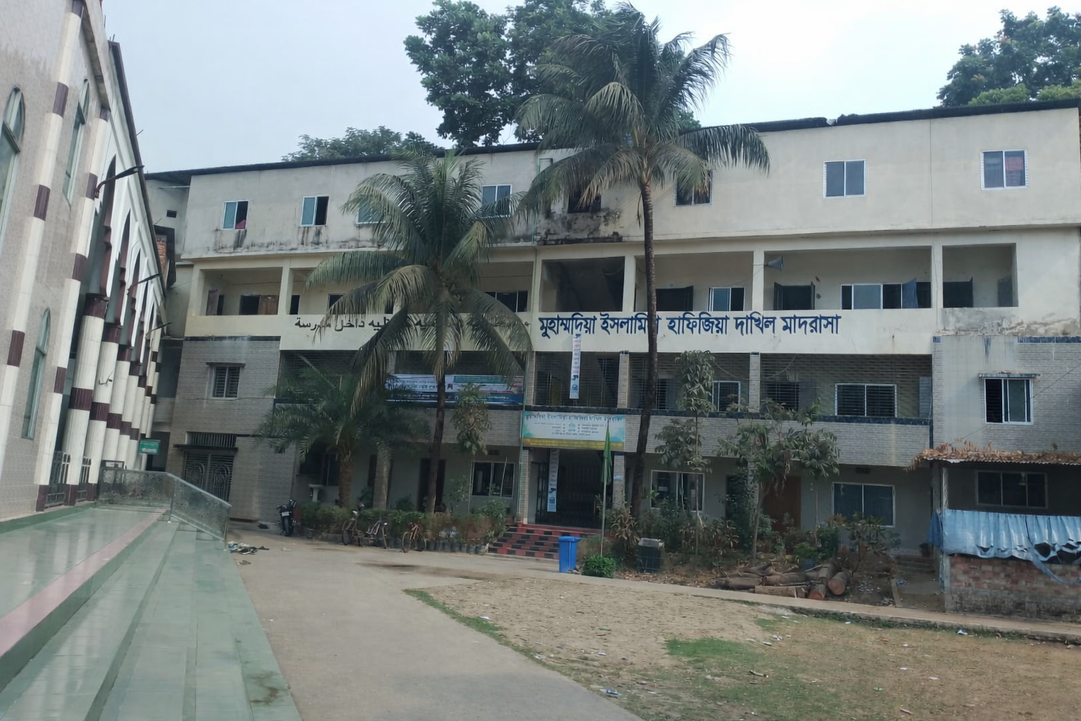 আবারও শ্রেষ্ঠ প্রতিষ্ঠানের মর্যাদা অর্জন করেছে মুহাম্মদিয়া ইসলামিয়া হাফিজিয়া দাখিল মাদরাসা।